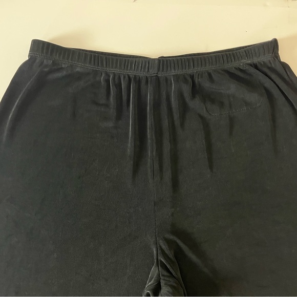Chico’s Travelers Black Slinky Pull On Cropped Wide Leg Pants Size 2/Large - Picture 3 of 8